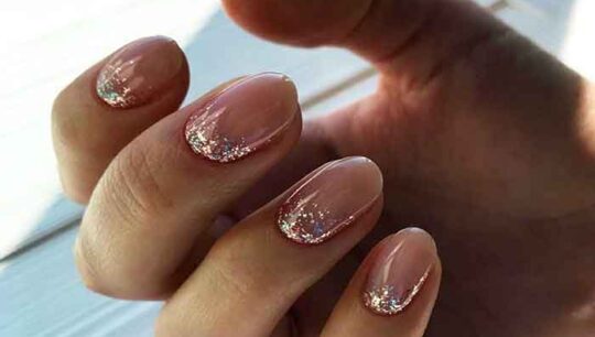 Holiday manicures: glittery nails