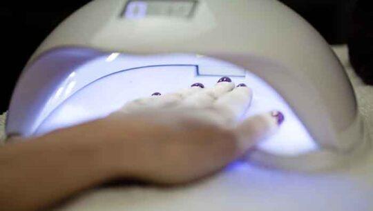Can radiation from UV lamps causes cancer?