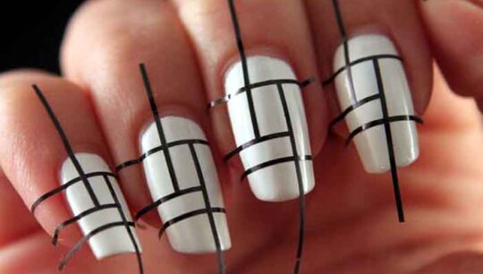 How to use stripping tape for nail art?