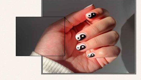 Black & White: 2 it-colors for nails