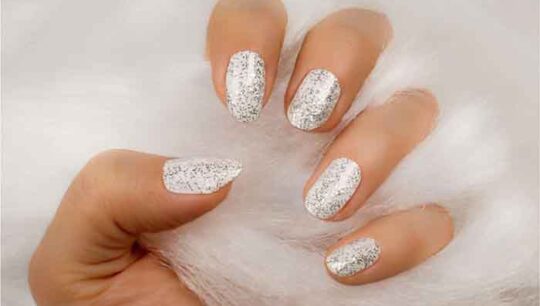 How to approach the white glittery nail trend with class?