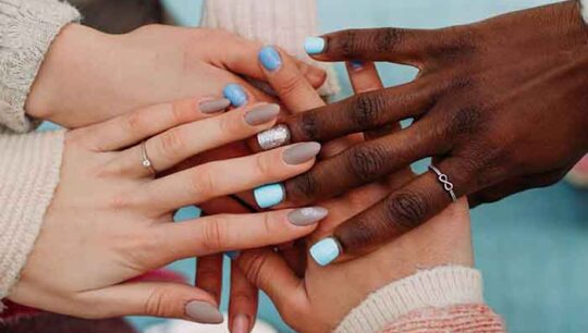 Nail polish shades that suit you according to your skin color